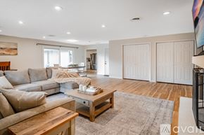 Lafayette house for rent - A kitchen with a bowl of red apples on the table.