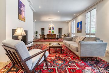 Savannah apartment for rent - A living room with a rug and a chair.