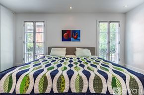 Savannah apartment for rent - A bedroom with a large bed and a painting on the wall.
