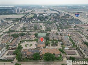 Houston apartment for rent - An aerial view of a neighborhood with apartment buildings and a road sign for 610.