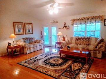 Franklin apartment for rent - A living room with a rug and a couch.