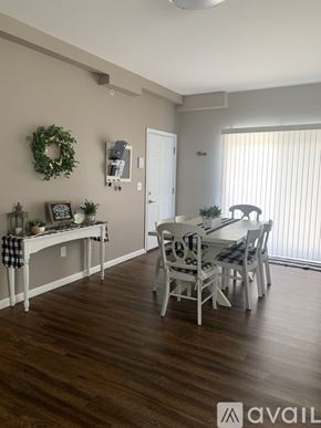 Cincinnati apartment for rent - A dining room with a table and chairs.
