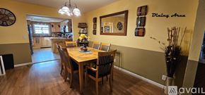 San Jose apartment for rent - A dining area with a table and chairs.