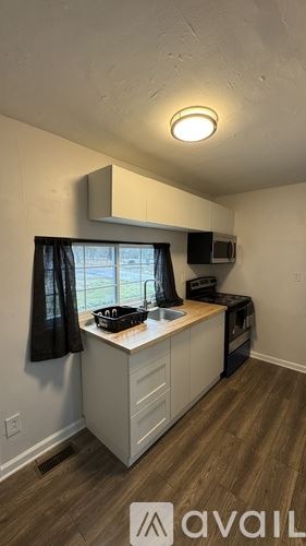 Birmingham apartment for rent - A kitchen with a sink and a window.