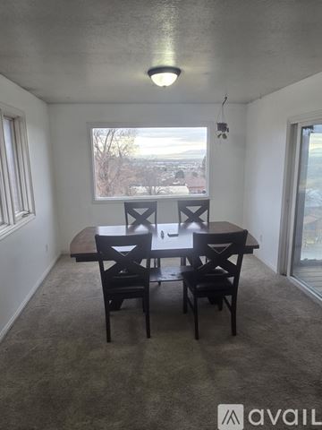 Layton house for rent - A dining room with a table and chairs.