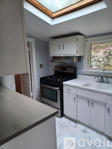 Stony Point house for rent - A kitchen with a skylight above the counter.