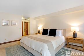 San Diego condo for rent - A bedroom with a large bed and two lamps.