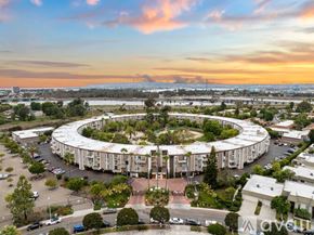 San Diego townhouse for rent - Source URL: https://prod-avail.s3.amazonaws.com/public_images/41516979/listing/12-web-or-mls-Radiate_3050RueD_OrleansUnit360-11.jpg