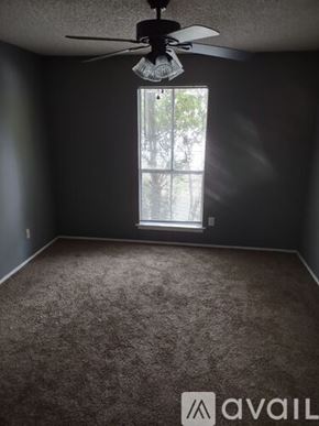 Tyler apartment for rent - A room with a carpeted floor and a ceiling fan.