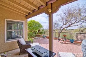 Oro Valley townhouse for rent - A patio with a table and chairs is covered by a roof.