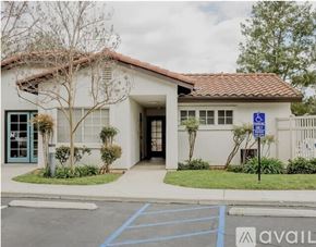 Oak Park condo for rent - A building with a parking sign in front of it.