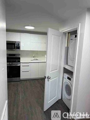 Boston apartment for rent - A laundry room with a washer and dryer in it.