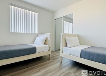 Los Angeles house for rent - A living room with a grey sofa and a white desk.