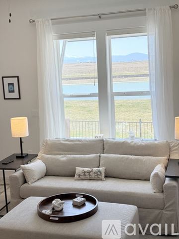 Windsor apartment for rent - A living room with a couch, a table with a tray and two lamps.