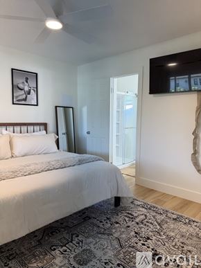 Venice apartment for rent - A bedroom with a large bed and a ceiling fan.