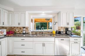 Cathedral City house for rent - Source URL: https://prod-avail.s3.amazonaws.com/public_images/40353929/listing/djexoe5yla4cul02vtn0.jpg