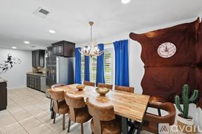 Keller house for rent - A modern dining room with a wooden table and chairs.