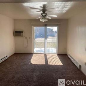 Holmen apartment for rent - A room with a ceiling fan and a window with blinds.