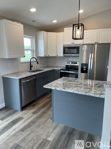 Colwich house for rent - A kitchen with a marble countertop and stainless steel appliances.