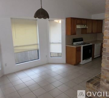 Taylor house for rent - A kitchen area with a stove and a dining table.