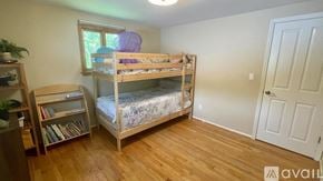 Davidson apartment for rent - A bedroom with a bunk bed and a bookcase.