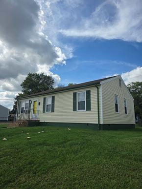 Richmond house for rent - A house with a green lawn and a yellow door.