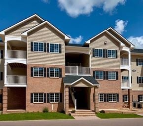 Boiling Springs apartment for rent - A large apartment complex with multiple balconies and windows.