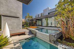 Los Angeles house for rent - A modern house with a pool in the backyard.