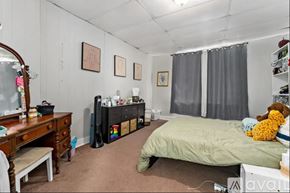Pittsburgh house for rent - A bedroom with a bed, dresser, and a mirror.