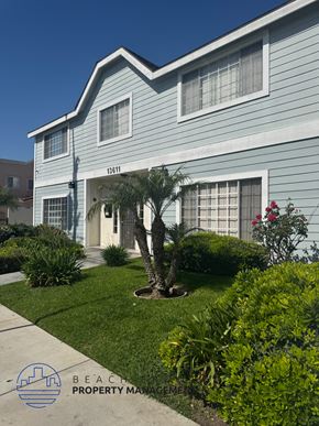 Hawthorne apartment for rent - A blue house with the number 13611 on it.