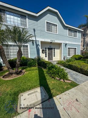 Hawthorne apartment for rent - A blue house with the number 13611 on it.