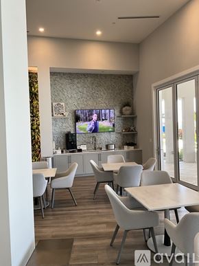 Parrish house for rent - A modern dining area with a TV screen showing a boxing match.