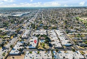 Phoenix townhouse for rent - A red marker is placed on a building in a residential area.