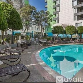 San Francisco apartment for rent - A pool with a star design in the middle of it.
