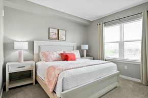 Sarasota apartment for rent - A bedroom with a large bed and two lamps.
