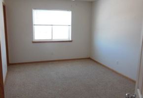 West Fargo townhouse for rent - an empty room with a window and a carpet