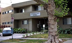 Sherman Oaks apartment for rent - A building with a sign that says Suzman Court.