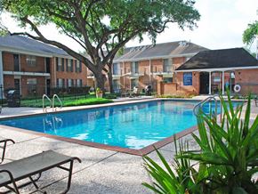 Metairie apartment for rent - our apartments offer a swimming pool in the courtyard