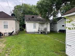 Louisville house for rent - 923 Burton Ave.