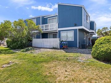 Kennewick apartment for rent - A blue house with a white fence and a green lawn.