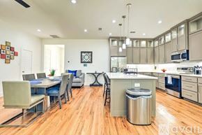 Dallas house for rent - A modern kitchen with a dining table and chairs.