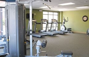 Hampton apartment for rent - a gym with weights and other exercise equipment in a room