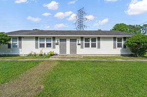 Jacksonville house for rent - A house with a grey roof and a grey garage door.