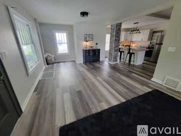 Lima house for rent - A living room with a black rug on the floor.