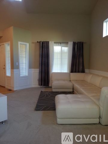 Lynnwood house for rent - A living room with a white couch and a rug.