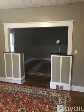 Warren house for rent - A room with a rug and a fireplace.