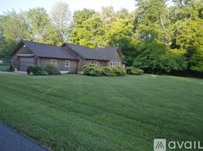 Hillsboro house for rent - A house with a large lawn in front of it.