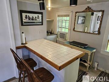 Wilton apartment for rent - A kitchen with a table and chairs.