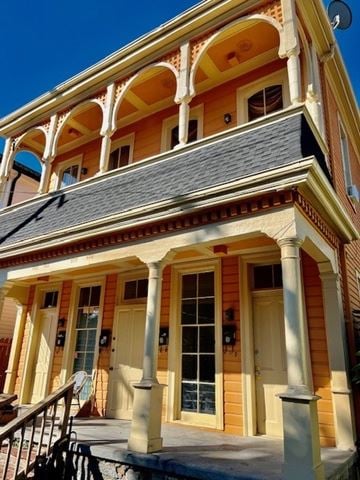 New Orleans apartment for rent - A yellow building with a black roof and white columns.