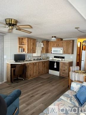 Mesa house for rent - A kitchen with a desk and a couch.